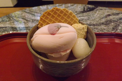 「Ji Matcha」の桜アイスクリーム